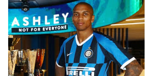 Ashley Young veut rester avec l'Inter
